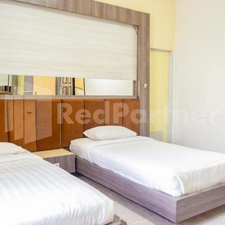 My Hommy Homestay Mitra Reddoorz Surabaya Exterior photo