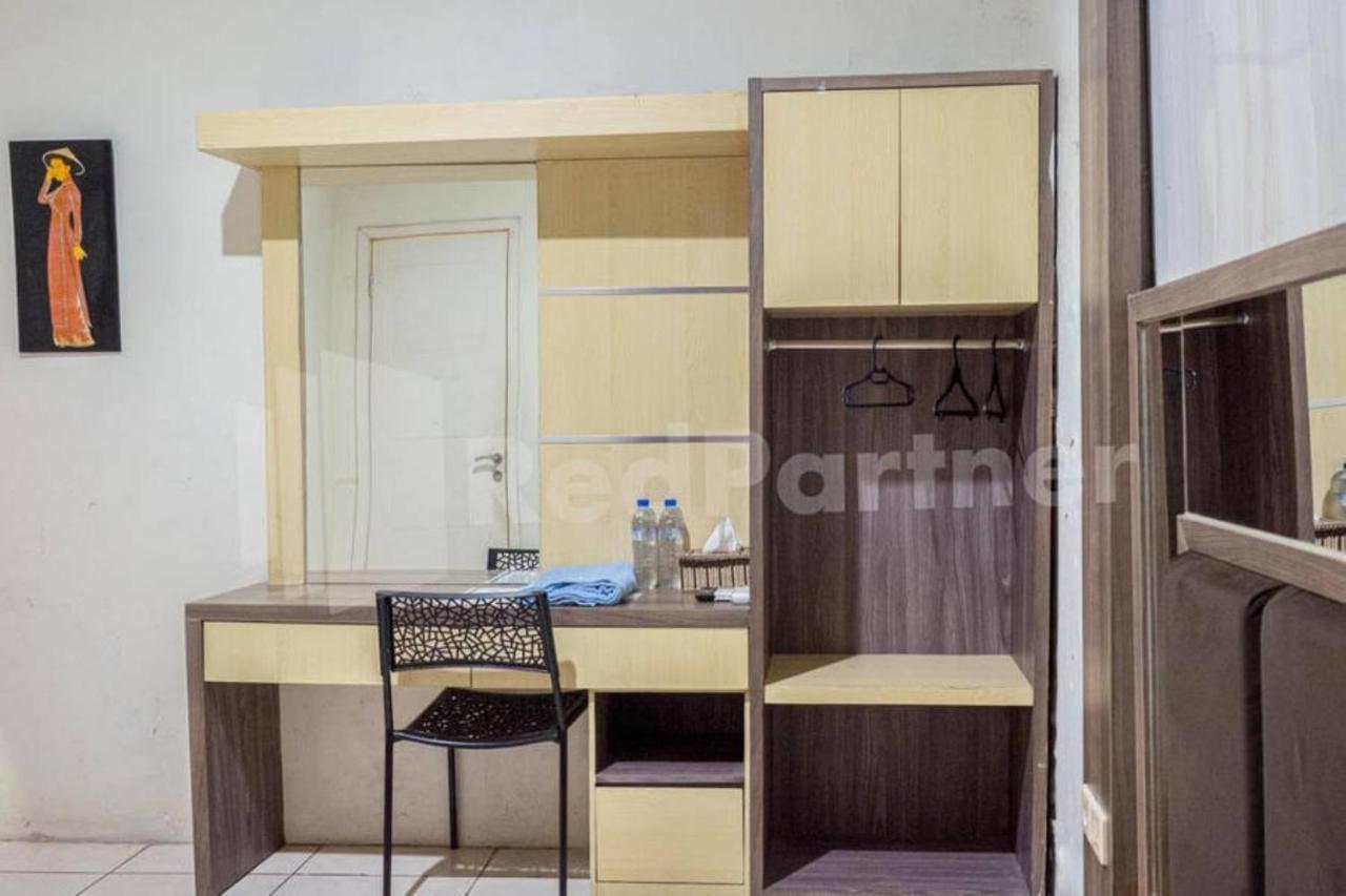 My Hommy Homestay Mitra Reddoorz Surabaya Exterior photo